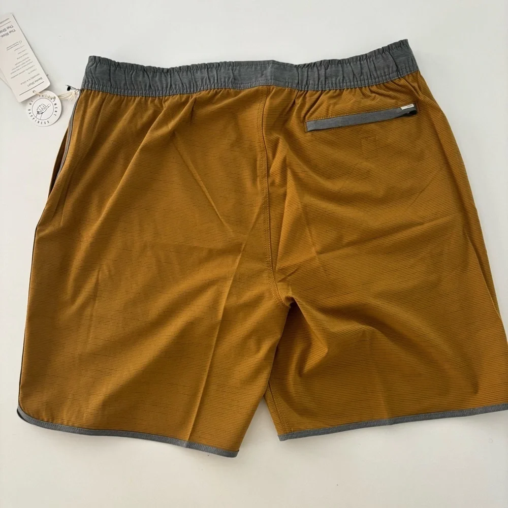 Vuori 7.5” Banks Short Unlined Men’s Size XXL Dark Golden Slub Stripe New